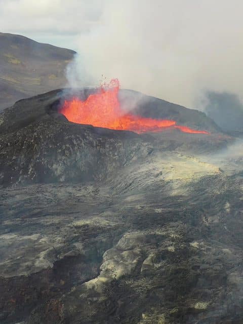 Fagradalsfjall erupting