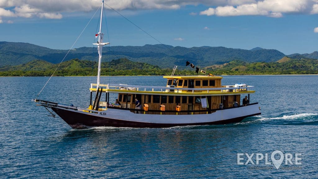 Indonesian Phinisi boat Alba